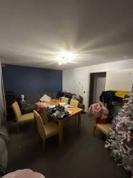 2 Bedroom Flat Near Town Centre