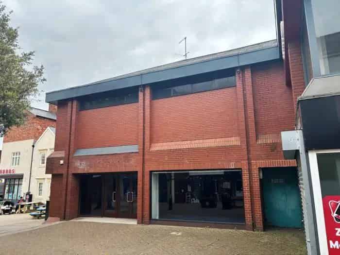 Town Centre Retail Unit -  Excellent Location