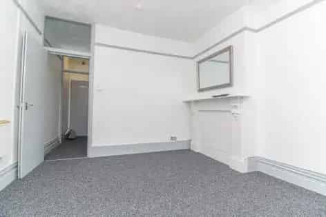 1 Room Studio Flat 53m² Cardiff - Available May 11th