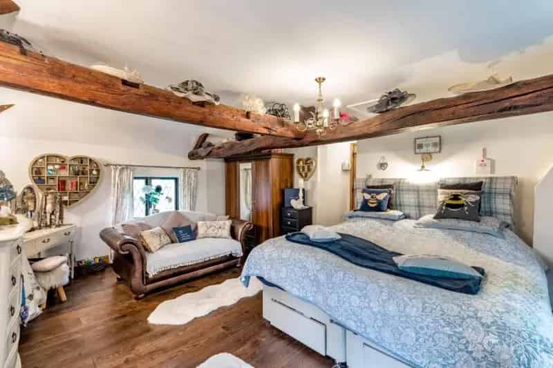 3 Bed House for Sale with Stables and Paddocks
