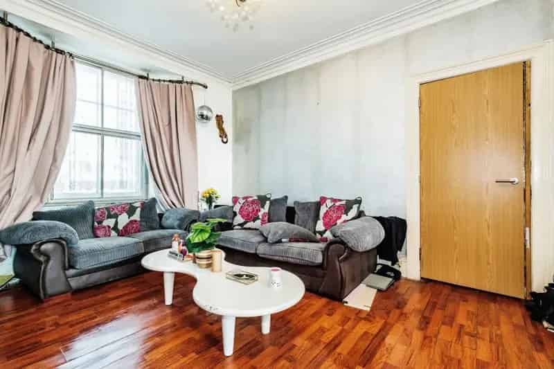 Three Bedroom Terraced House Near Southwick Square