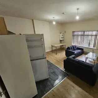 2 Bed Flat Manchester - Newly Refurbished