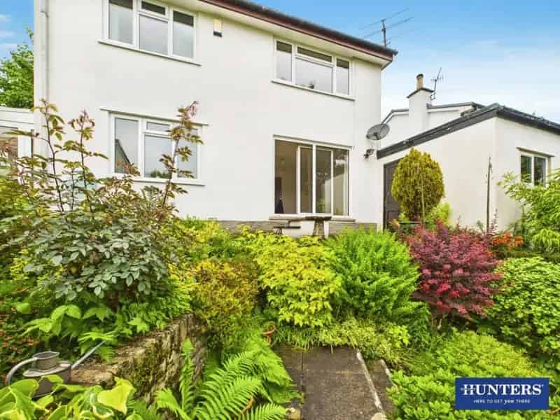 4 Bedroom House For Sale Spacious Family Home with Garden
