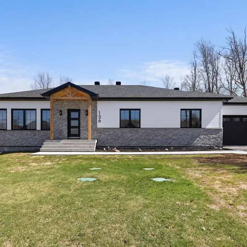 5 Bedroom Modern Farmhouse with Mountain Views