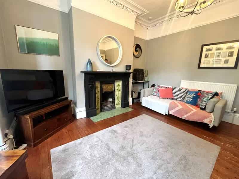 2 Bed Garden Flat Rosemount - Spacious Living Near Victoria Park