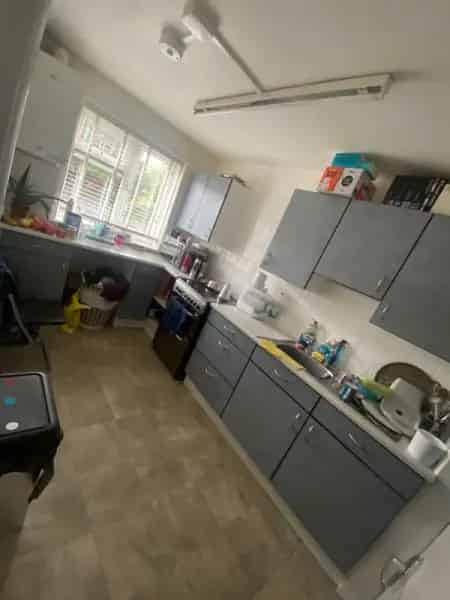 2 Double Bedrooms 1 Box Room House