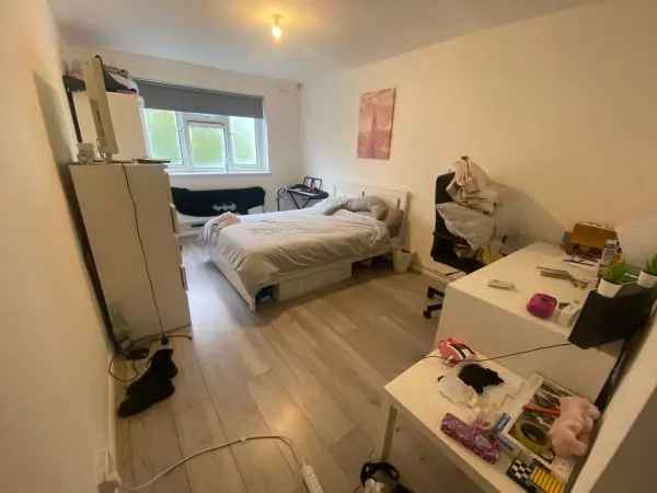 Flat For Rent in Portsmouth, England