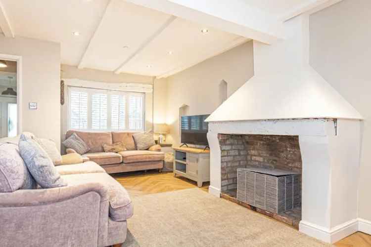 3 Bedroom Character Cottage For Sale in Tring