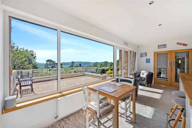 4 Bedroom Detached House Hawksworth