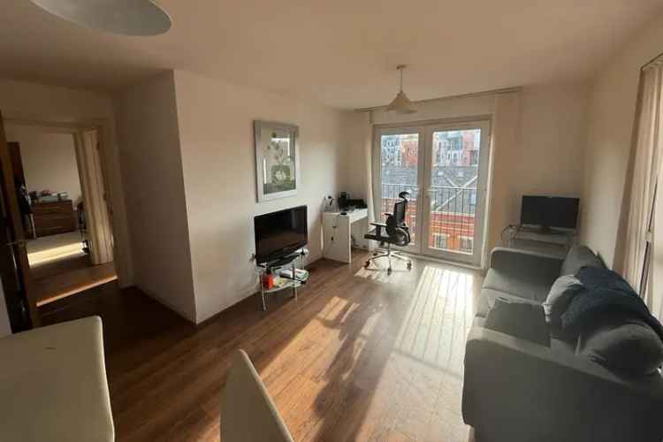 Modern 2-Bedroom Apartment with En-Suite Near Transport Links