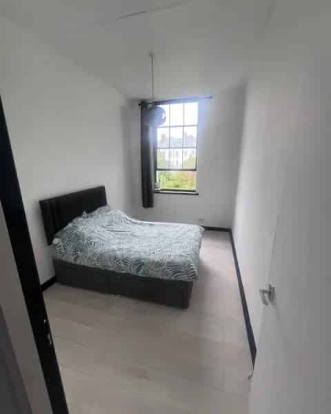 2 Bed Clifton Victorian Flat Near Victoria Square
