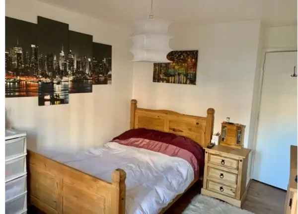 Flat For Rent in Slough, England