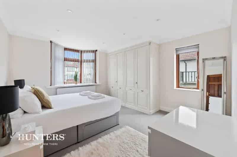 2 Bedroom Flat To Let - Newly Refurbished with Panoramic Views