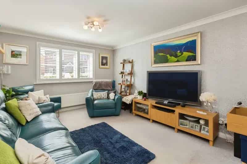 Four Bedroom Detached Family Home in Oakwood Park