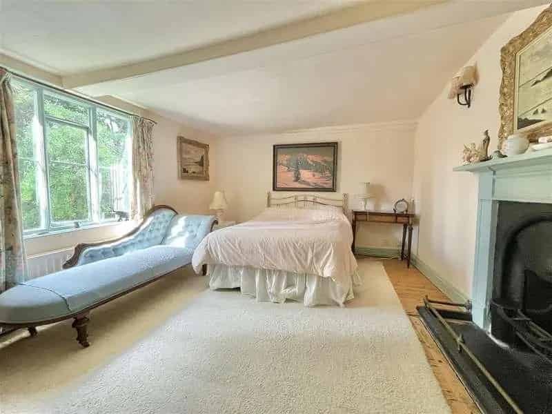 6 Bed Grade II Listed House with Annex and Barn