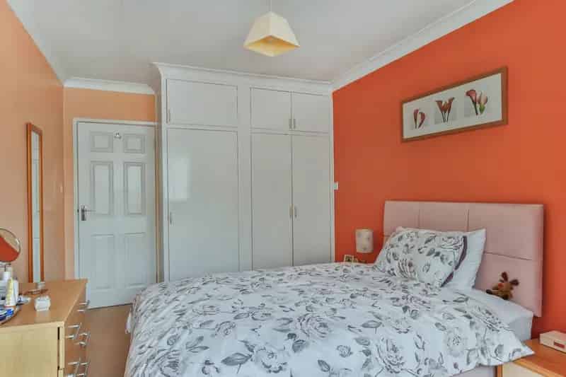 2 Bedroom Flat Ashley Cross Near Parkstone Train Station