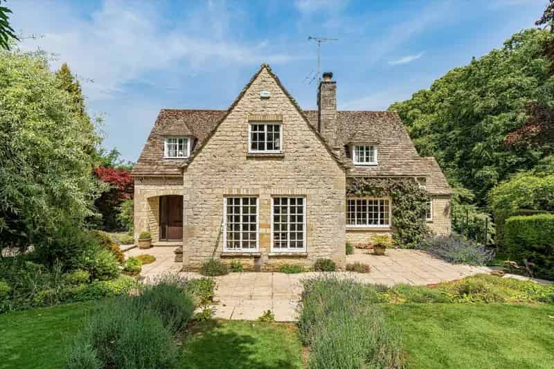 Detached House in Burford Oxfordshire OX18