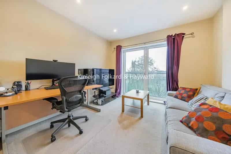 One Bedroom Apartment Near Transport Links