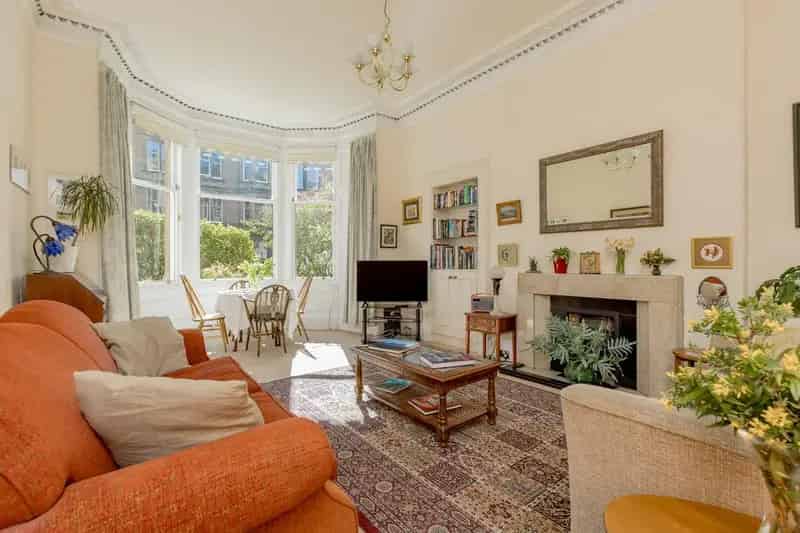 2 Bedroom Flat for Sale in Marchmont, Edinburgh