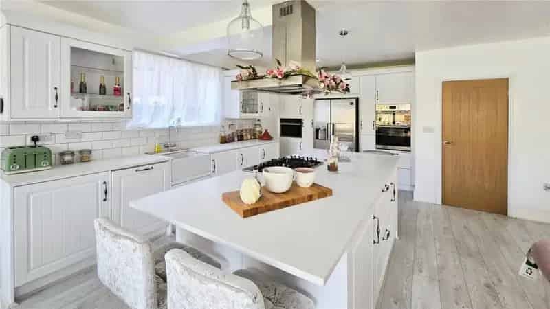6 Bedroom Detached House For Sale Newly Renovated