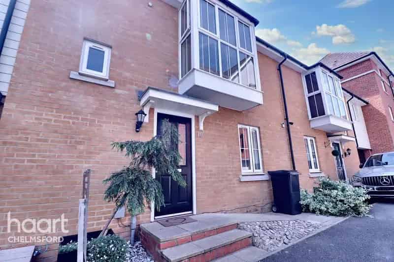 3 bedroom semi-detached house to rent
