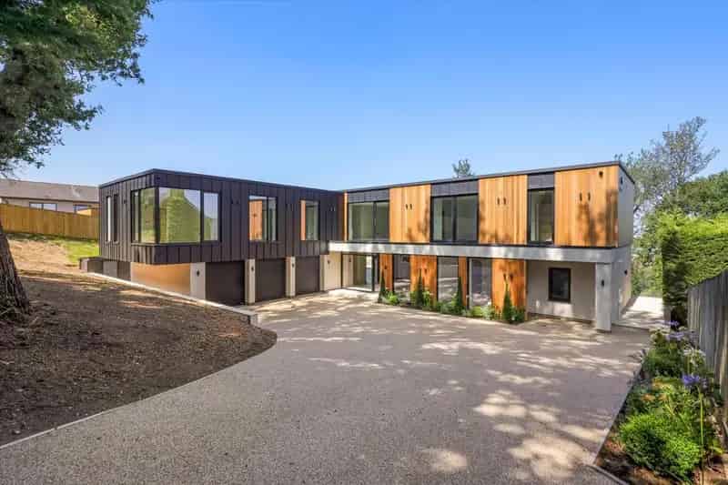 5 Bedroom Detached House for Sale in Cheltenham