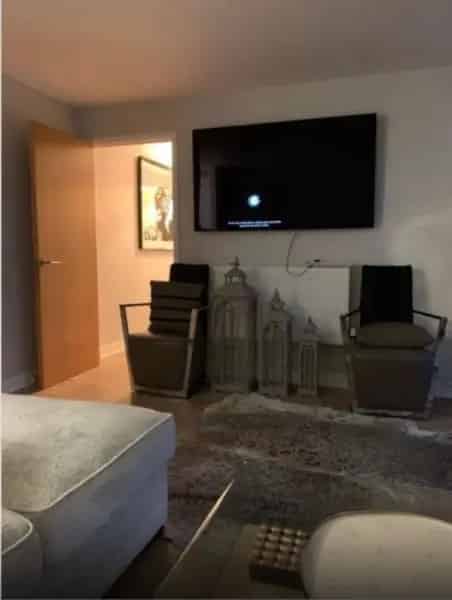 3 Bed Canary Wharf Apartment Large Balcony Near DLR Underground