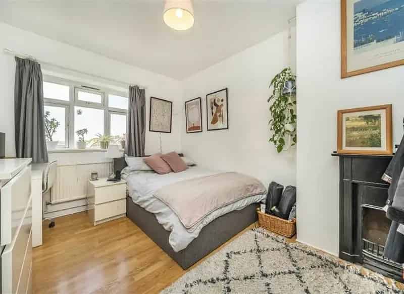 Top Floor Apartment near Clapham Common 3 Beds