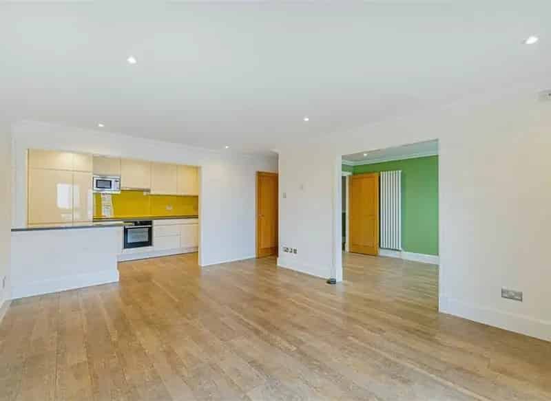 Flat For Sale , Fulwell Road, London, England