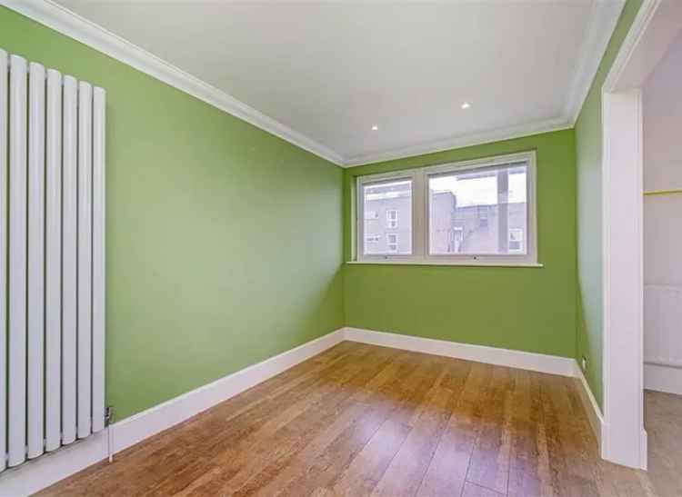 Flat For Sale in Hampton Road, London, England