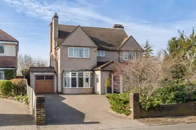 5 Bedroom Detached House for Sale in Cheam