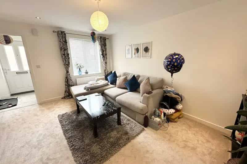 3 Storey Family Home 3 Beds 2 Parking Large Garden