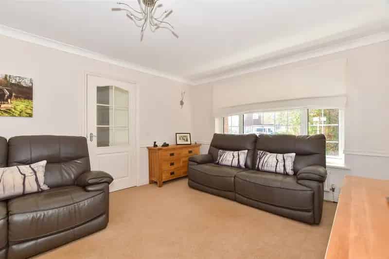4 Bedroom Detached House For Sale Near Southwater Country Park