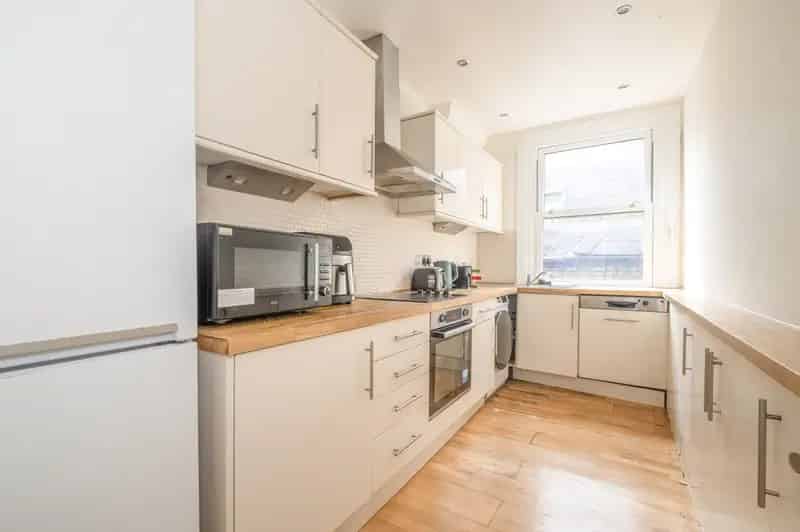 3 bedroom flat for sale