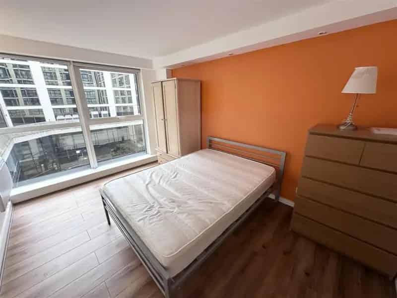 2 Bedroom Apartment Near Town Hall - Recently Refurbished
