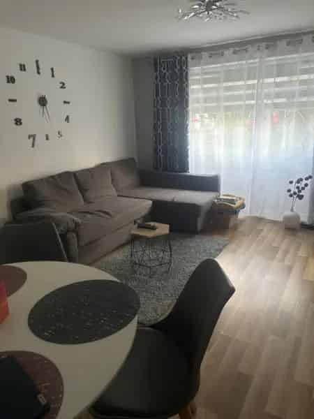 Two-Bedroom Flat Near Bracknell - Seeking Larger House