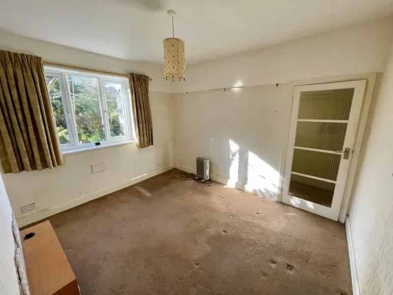 3 Bed House For Sale - Ideal For Renovation