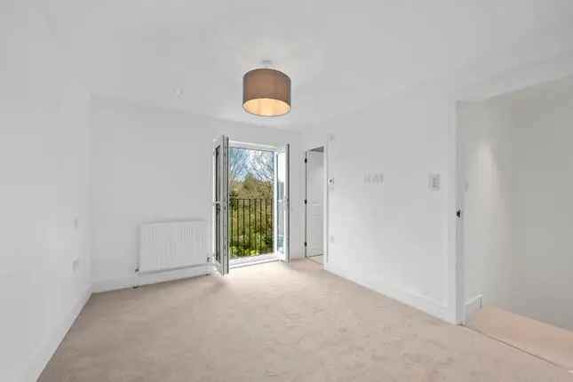 4 Bedroom Semi-Detached House for Sale West Wimbledon