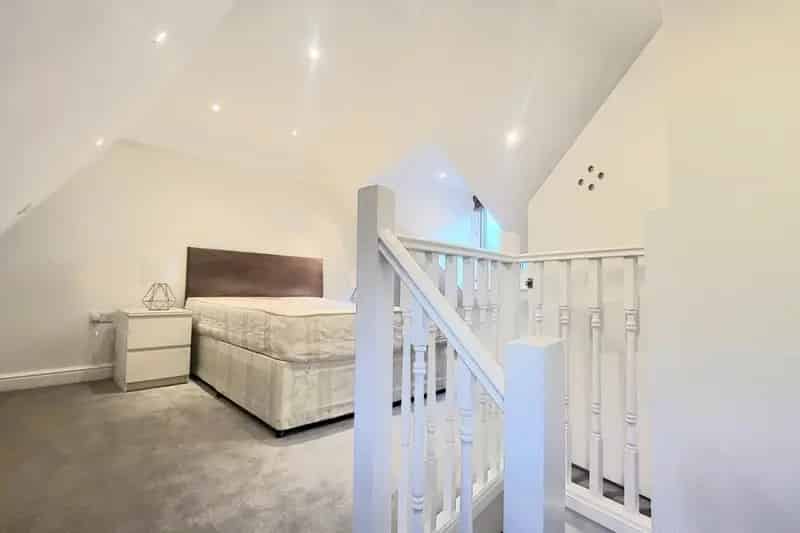 Stylish One Bedroom Apartment Leicester Square Zero Deposit Available