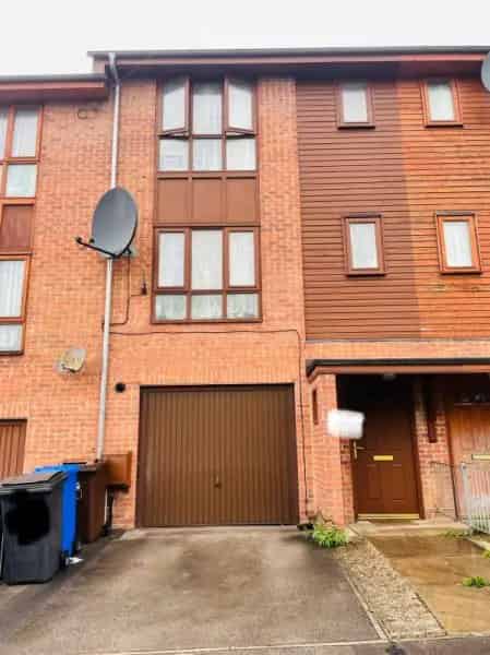 2 Bed House Swap - Large Garage & Garden - Wheelchair Access