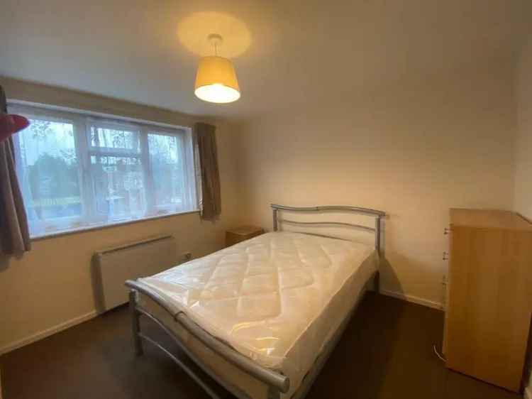 1 Bedroom Apartment in Quiet Cul de Sac