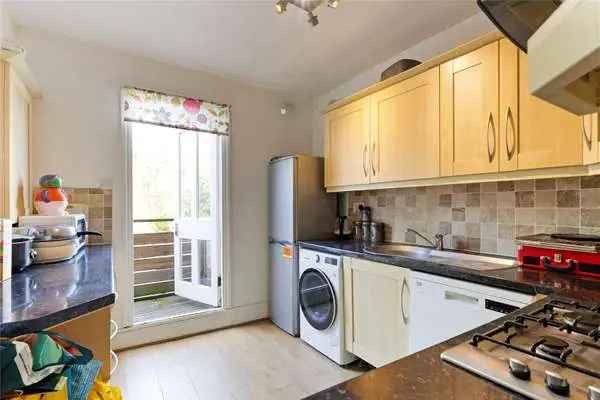 Spacious 3-Bedroom Maisonette for Sale in Putney
