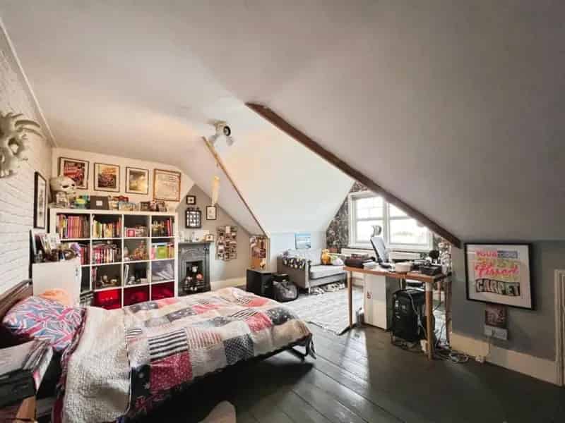 5 Bed Semi-Detached House Hythe Sea Views Family Home