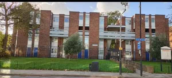 Balcony Flat near Transport and Park Pet Friendly