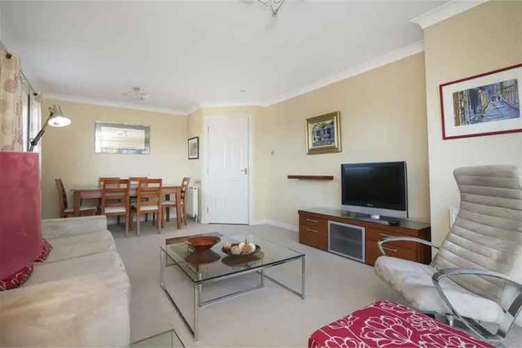 2 Bed Flat - First Floor with 1 Reception Room