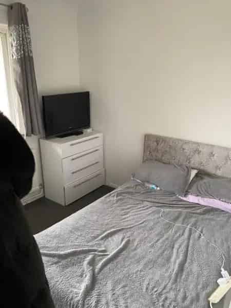 2 Double Bedroom Flat Borehamwood Balcony Pet Smoke Free