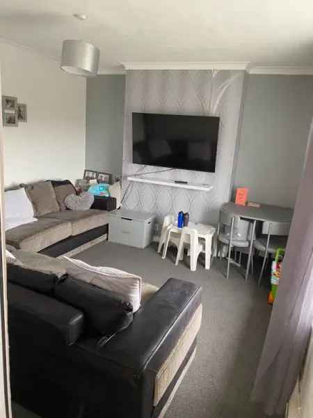 Flat For Rent in Hertsmere, England