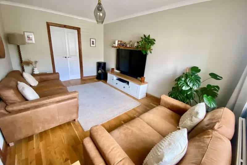 Immaculate 5 Bedroom Detached Family Home in Cwm Talwg