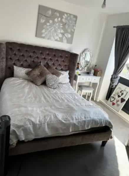 2 Bed Open Plan Apartment Near Canning Town Station