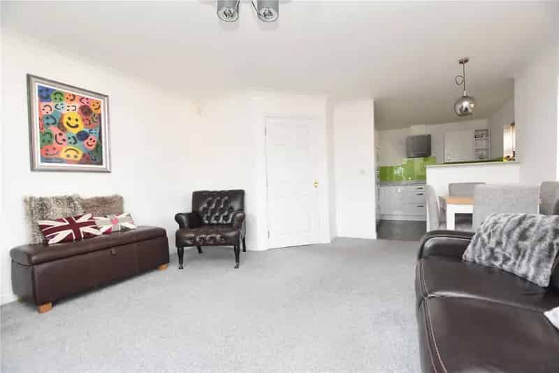 Top Floor Two Bedroom Apartment with Parking